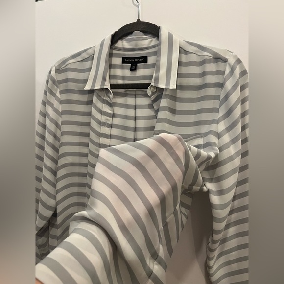 Petite 🍌 Banana Republic Button Down - Picture 13 of 13